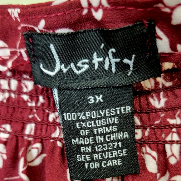 Justify Spilt Pleated Tie Neck Blouse Plus Size 3X Burgundy and White Floral - Picture 2 of 4